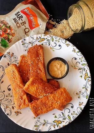 A picture of Bbq bread sticks.