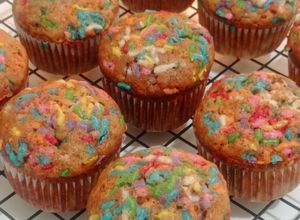 Foto resep Rainbow Sprinkles Banana Mini Muffins