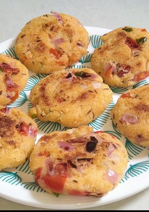 आलू टिक्की रेसिपी (Aloo tikki recipe in Hindi) रेसिपी मुख्य फोटो