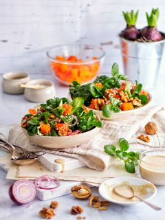 Feldsalat mit lauwarmen Süßkartoffeln und Tahini Dressing Rezepthauptbild