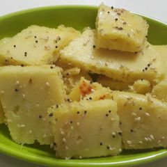 A picture of Khatta dhokla.