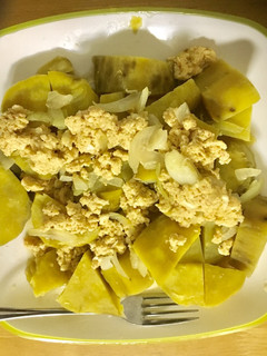 A picture of Sweet potatoe with egg sauce.