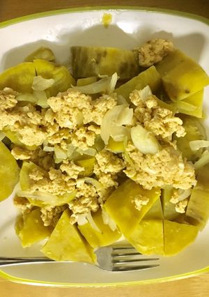 A picture of Sweet potatoe with egg sauce.