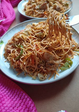মিক্সড চাউমিন (Mixed chow mein recipe in Bengali) রেসিপির প্রধান ছবি
