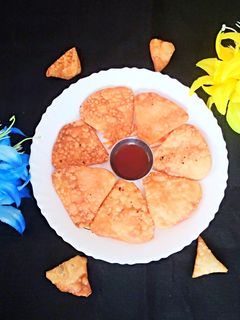 निमकी (Nimki recipe in Hindi) रेसिपी मुख्य फोटो