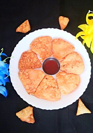 निमकी (Nimki recipe in Hindi) रेसिपी मुख्य फोटो
