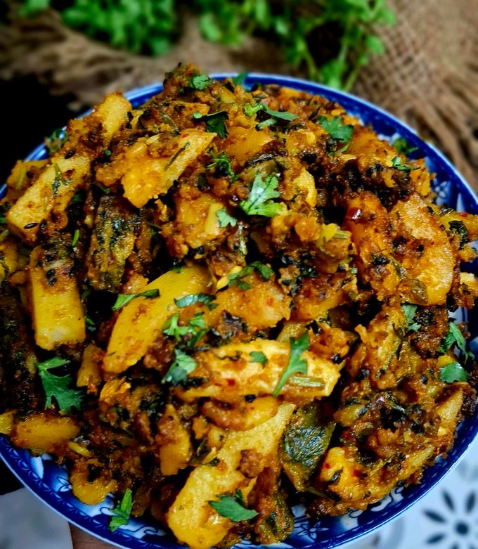 आलू करेला फ़्रॉय रेसिपी मुख्य फोटो