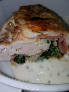Una foto de Pechugas rellenas con salsa de queso crema