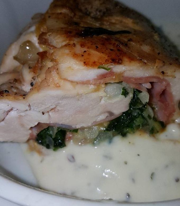 Una foto de Pechugas rellenas con salsa de queso crema