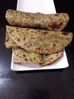 લસણીયા મેથી થેપલા (Garlic Methi Thepla Recipe in Gujarati) રેસીપી મુખ્ય ફોટો