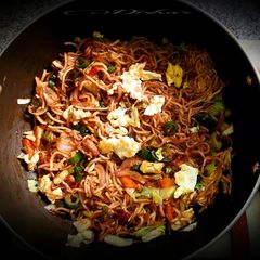 A picture of Mie goreng jawa.