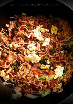 A picture of Mie goreng jawa.