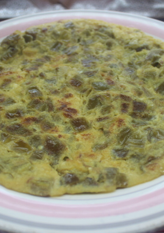 Una foto de Tortilla de cebolla y sobras de pimientos