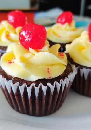 Una foto de Cupcakes Selva negra para San Valentín con mousse de Cerezas