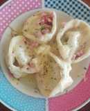 Capelettis rellenos de jamón/mozzarella en salsa Alfredo