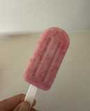 Helado de coco y frutillas
