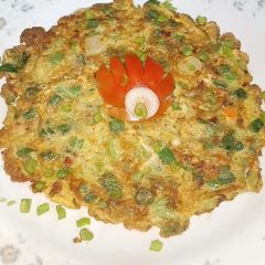 A picture of Hari pyaz ka omelette 😋ہری پیاز کا آملیٹ😋.