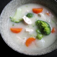 A picture of Low-Calorie Chicken Creamy Soup.