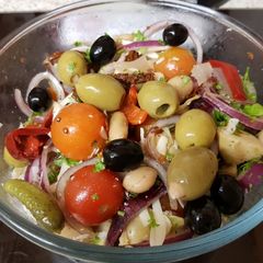 A picture of Meditteranean Bean Salad 💚.