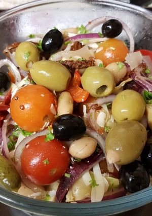 A picture of Meditteranean Bean Salad 💚.
