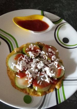 A picture of Cucumber paneer pizza.
