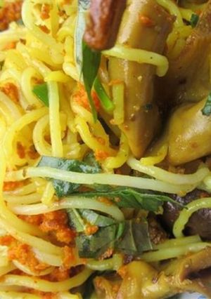 Hình của món Bún lòng xào nghệ.