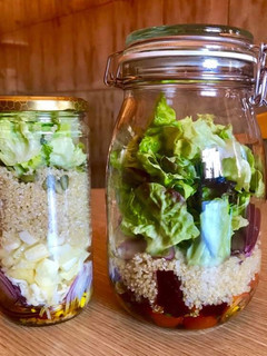 Una foto de Ensalada en tarritos
