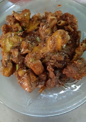 Hình của món Gà kho mặn.