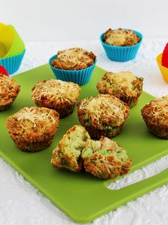 Brokkolis-sajtos muffin recept fotója