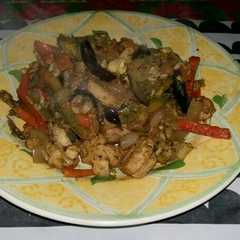 Una foto de Pollo al wock con mix de verduras