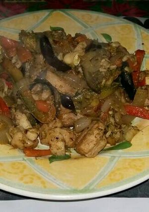 Una foto de Pollo al wock con mix de verduras