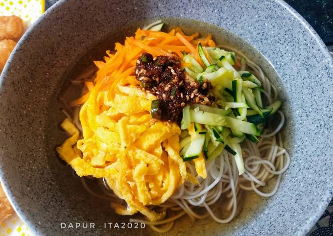 Korean Noodle Soup : Janchi Guksu