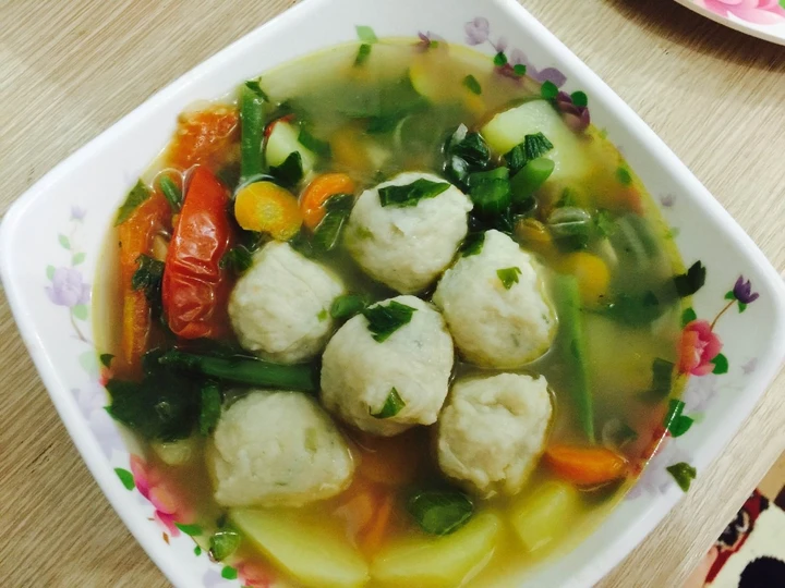Cara Gampang Membikin Resep Sayur sop isi bakso ayam yang Bisa Manjain Lidah Anti Ribet, Bisa Manjain Lidah