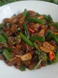 Tumis Kecap Kulit Sapi dan Bunga Bawang