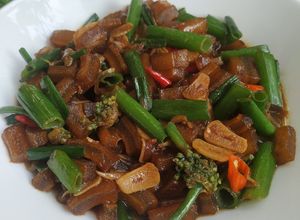 Foto resep Tumis Kecap Kulit Sapi dan Bunga Bawang