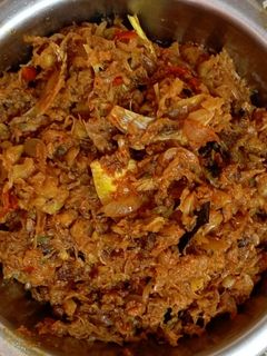 মাছের মাথা দিয়ে বাঁধাকপি ঘন্ট (Macher matha diye bandhakopi ghonto recipe in Bengali) রেসিপির প্রধান ছবি
