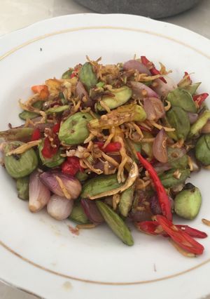 Foto resep Tumis Bawang Merah / Brambang Pete dan Teri