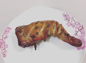 Hình của món Đùi gà nướng nước tương mè trắng.