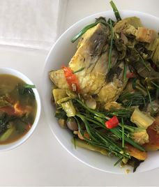 cá om cải chua