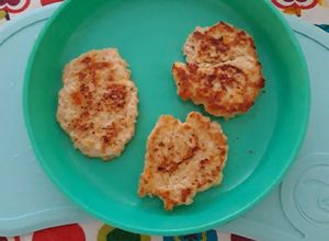 Foto principal de Hamburguesa de pollo y verduras para bebés (blw)