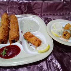A picture of Tandoori chicken rolls up.
