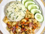 Nasi Daun Jeruk dan Cumi Sambal Matah