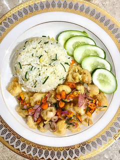 Foto resep Nasi Daun Jeruk dan Cumi Sambal Matah