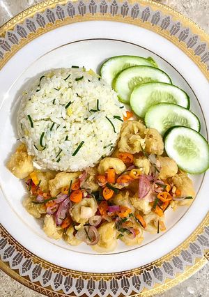 Foto resep Nasi Daun Jeruk dan Cumi Sambal Matah