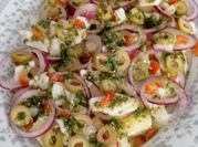 Una foto de ensalada de yuca