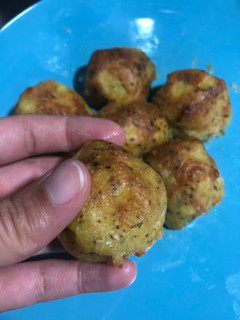 Una foto de Bolitas de patata y queso