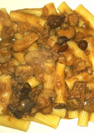 Una foto de Maccheroni con salsa de setas y foie