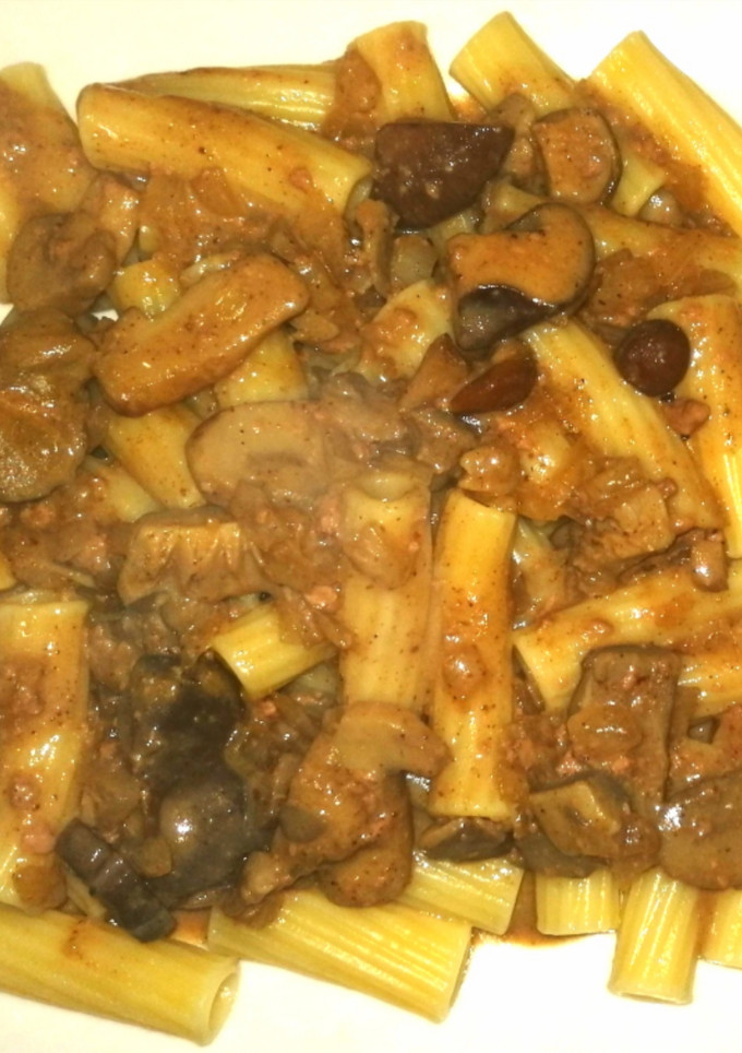 Una foto de Maccheroni con salsa de setas y foie