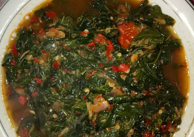 Bagaimana Membuat Tumis pedas daun ubi, Enak