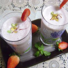 A picture of Creamy Strawberry Lassi.